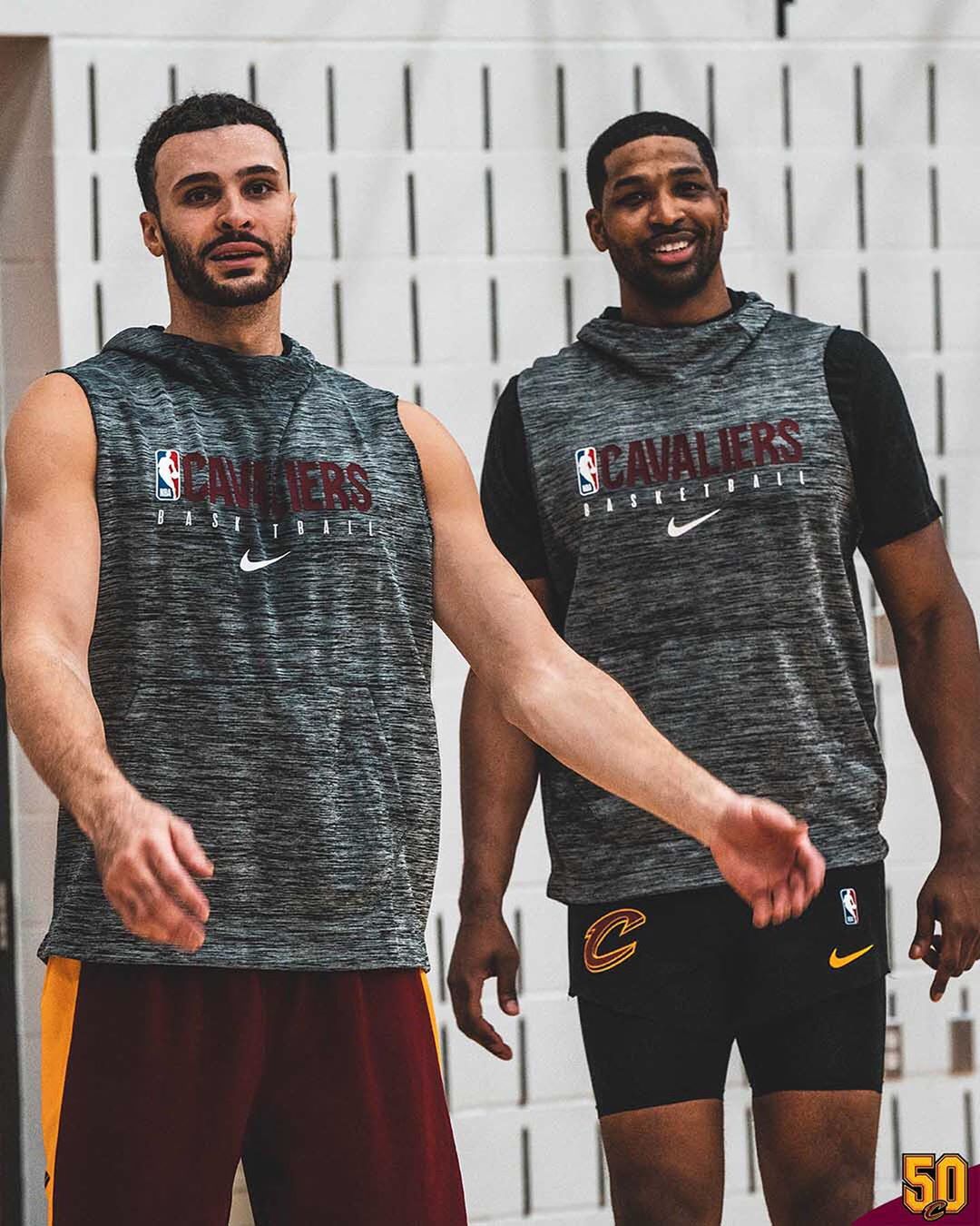 致敬，若塔兄弟前东家贡多马尔在球衣上印了他们的头像和名字（贡多马尔向若塔兄弟致敬：球衣印上两人头像与姓名）