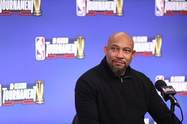 强打内线成功率高得离谱（篮下强攻成功率爆表）