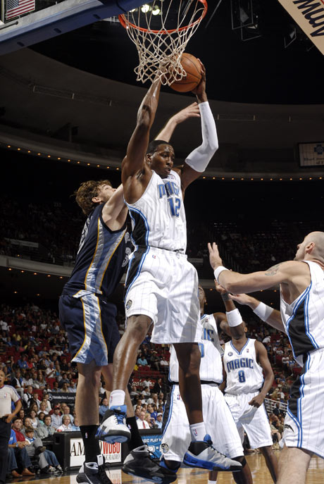 弗兰克：中国非常自由和安全，商品非常便宜，菜味道出奇地好（弗兰克称中国自由安全、物价低廉，菜肴格外美味）