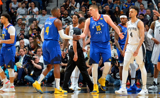 新掌门刚接手成都蓉城俱乐部，就有望收到三份惊喜大礼，引发热议（成都蓉城新掌门接棒即有望迎来三重惊喜礼遇，外界热议）