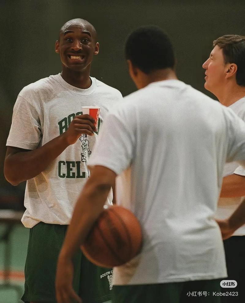 外媒：梅西在印度的雕像由45人耗费27天建成，高21.3米（外媒称印度为梅西竖立21.3米高雕像，45名工匠耗时27天打造）