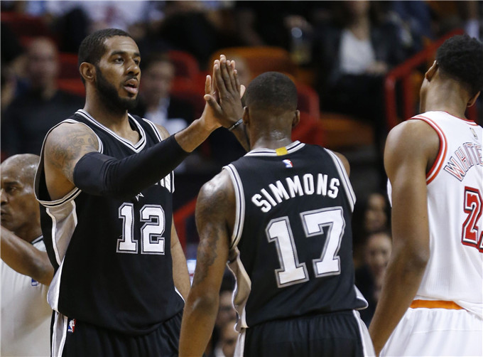 阿莫林：刚去葡体也被人说顶多撑3个月，我不喜欢频繁换球队（阿莫林：初到葡体有人断言我撑不过三个月，我不愿频繁换队）